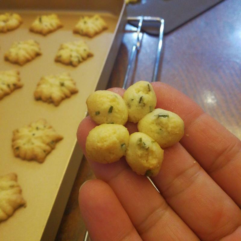 Steps to Make Scallion Oil Cookies