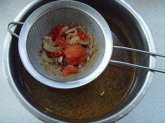 Steps for Making Thai Seafood Noodles