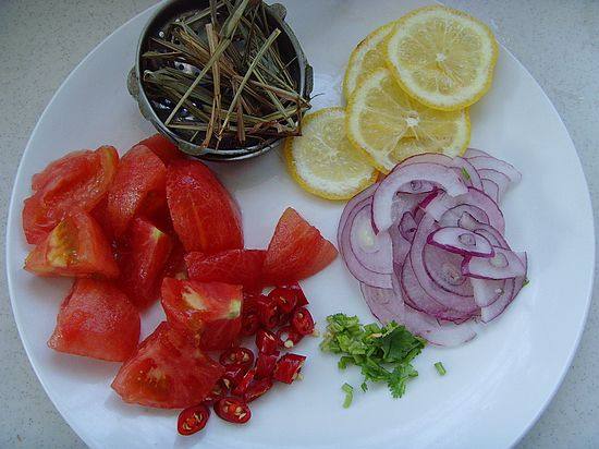 Steps for Making Thai Seafood Noodles