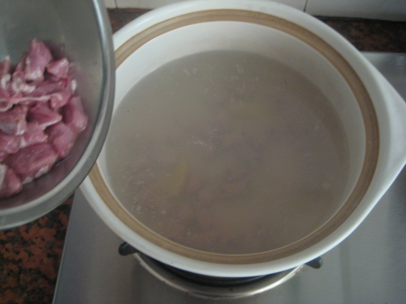 Goji Leaf and Pork Offal Soup Cooking Steps