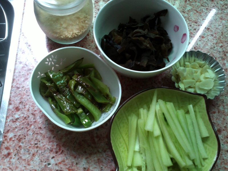 Steps for Making Liangpi Cold Noodles