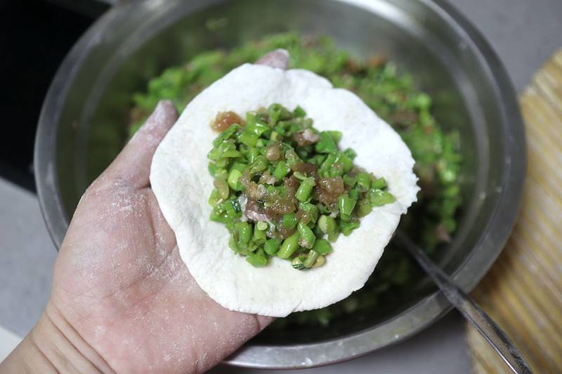 Steps for Making Pork and Cowpea Mixed Grain Buns