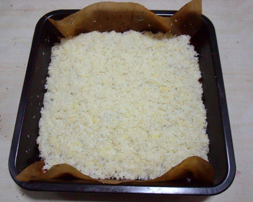 Steps for Making Coconut Jam Pastry