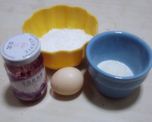 Steps for Making Coconut Jam Pastry