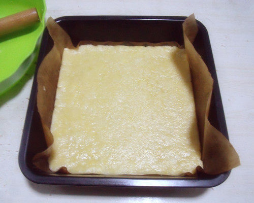 Steps for Making Coconut Jam Pastry