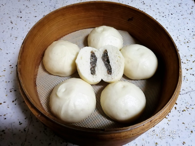 Walnut and Black Sesame Sugar Bun