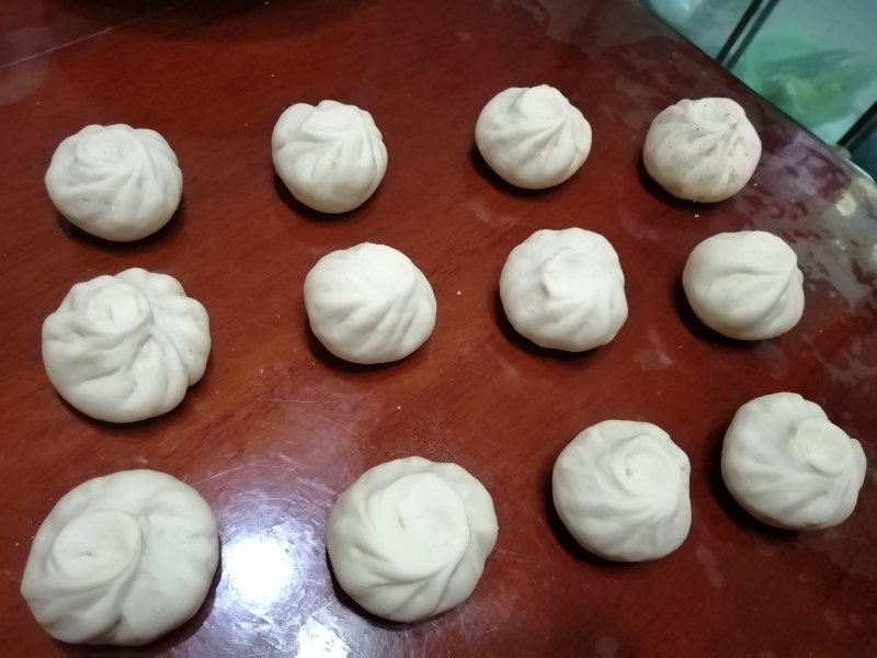 Steps for Making Walnut and Black Sesame Sugar Bun