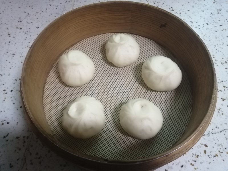 Steps for Making Walnut and Black Sesame Sugar Bun