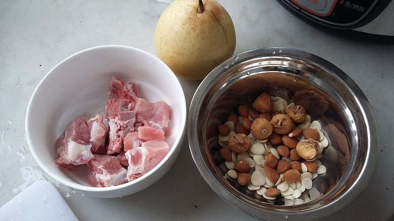 Steps for making Fig and Almond Stewed Snow Pear