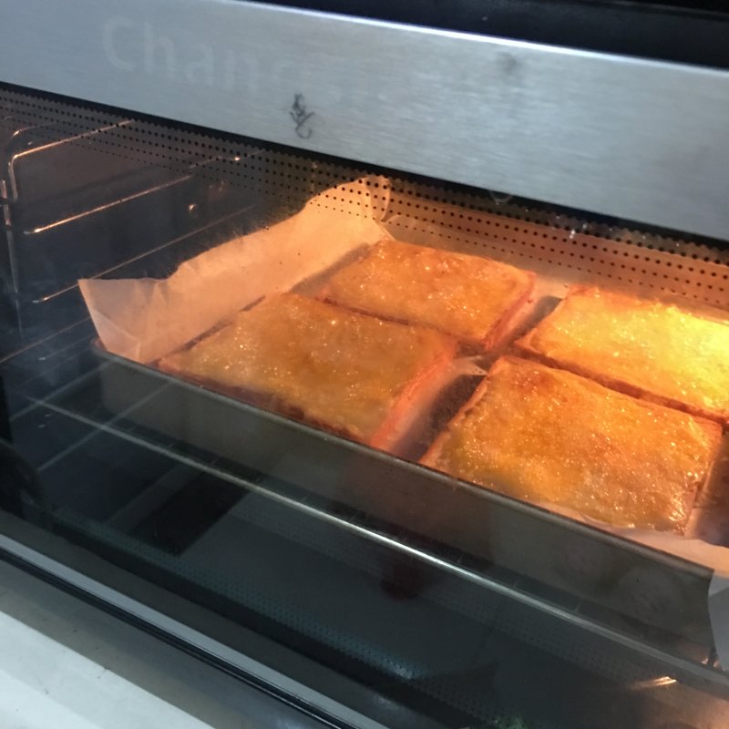 Steps for Making Caramel Cheese Toast Slices