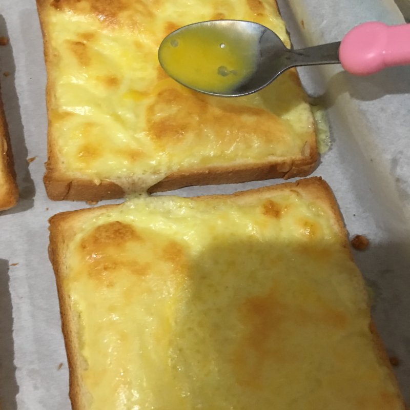 Steps for Making Caramel Cheese Toast Slices