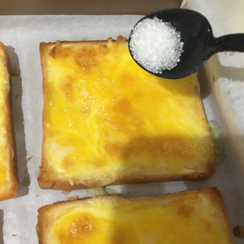 Steps for Making Caramel Cheese Toast Slices