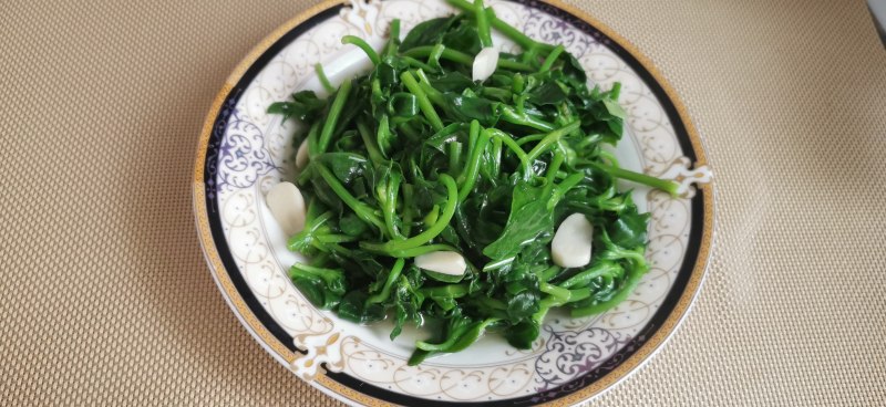 Detailed Steps for Stir-fried Field Seven Seedlings