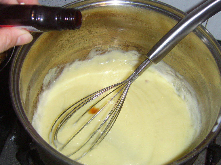 Steps for Making Egg Yolk Pie