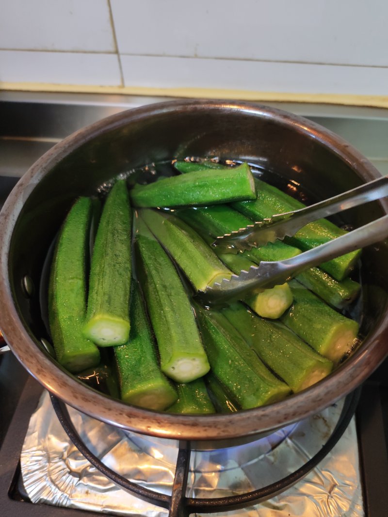 Steps for Making Cool Okra Salad