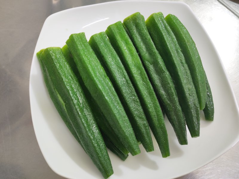 Steps for Making Cool Okra Salad