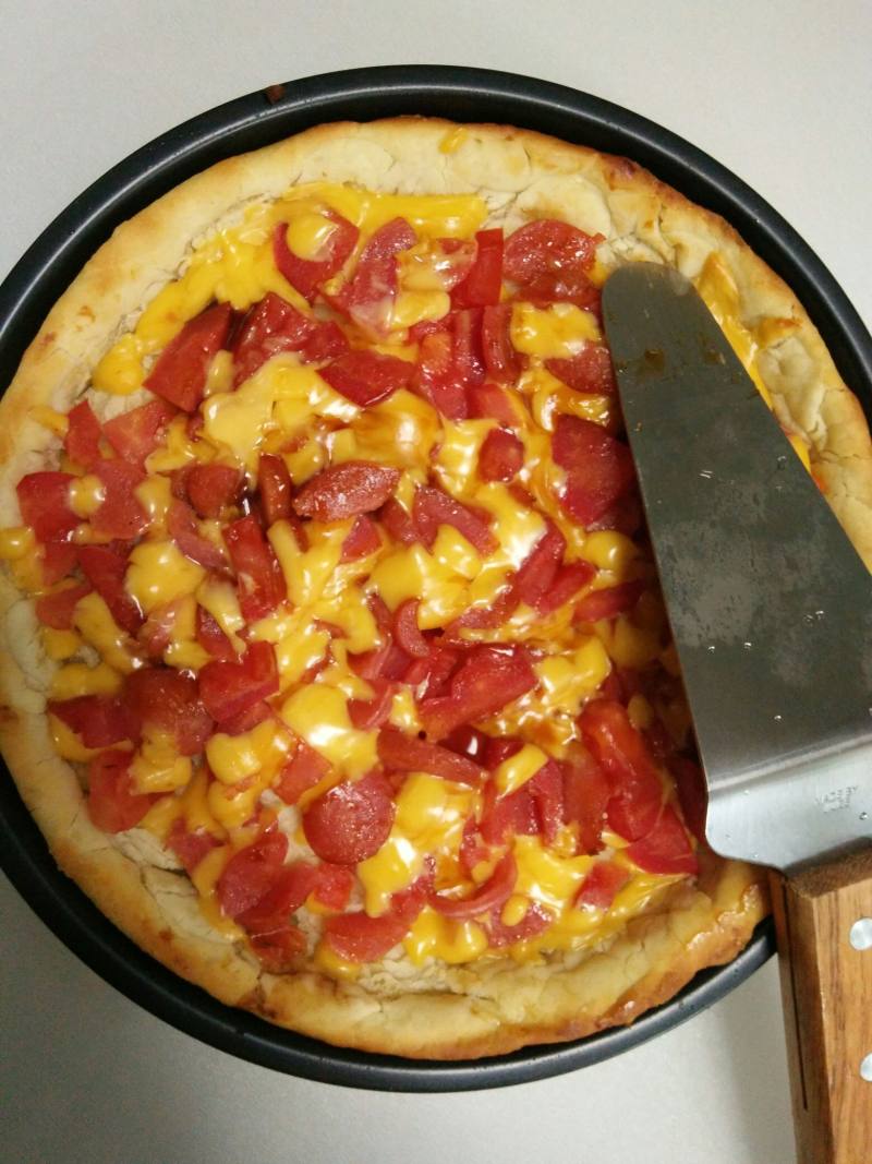 Steps to Make Tomato Hot Dog Pizza