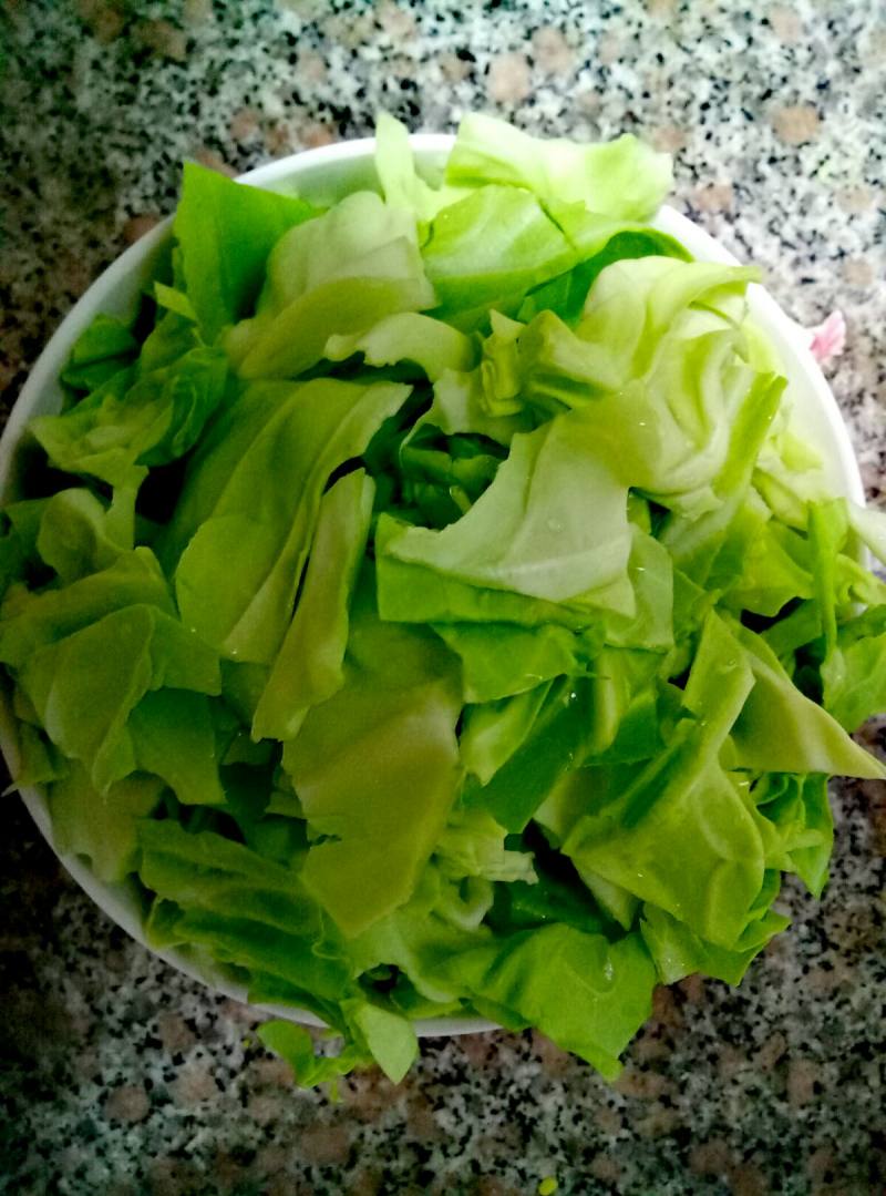 Detailed Steps for Cooking Healthy Stir-fried Round Cabbage