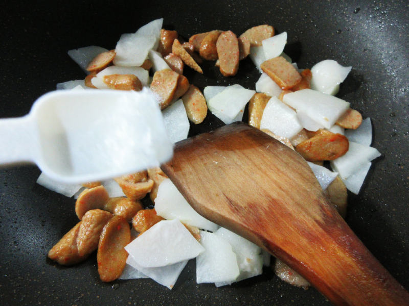 Steps for Making Sweet and Sour Stir-Fried White Loofah