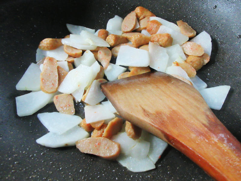 Steps for Making Sweet and Sour Stir-Fried White Loofah