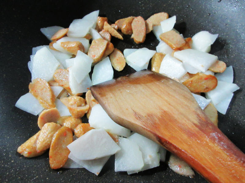 Steps for Making Sweet and Sour Stir-Fried White Loofah