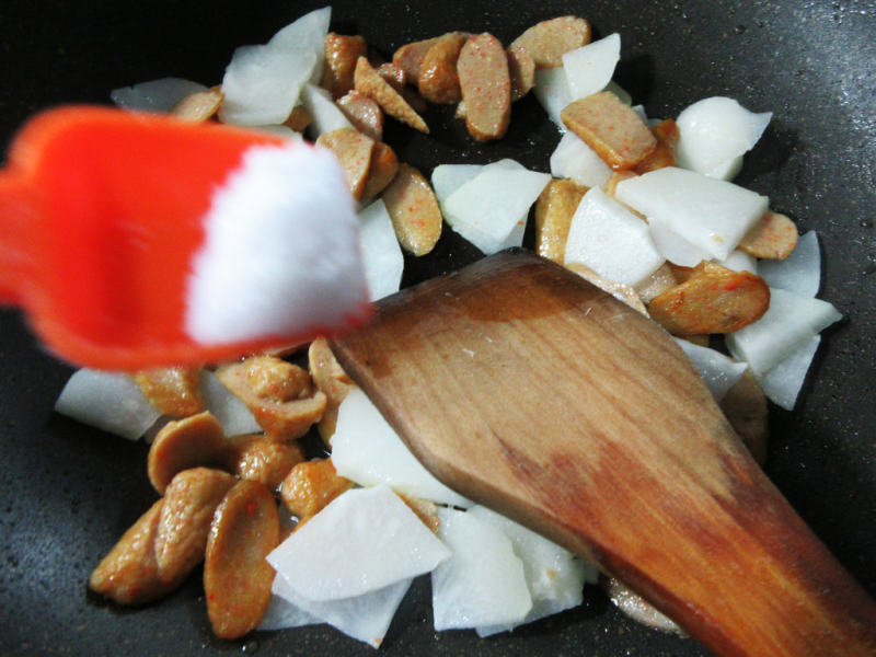 Steps for Making Sweet and Sour Stir-Fried White Loofah