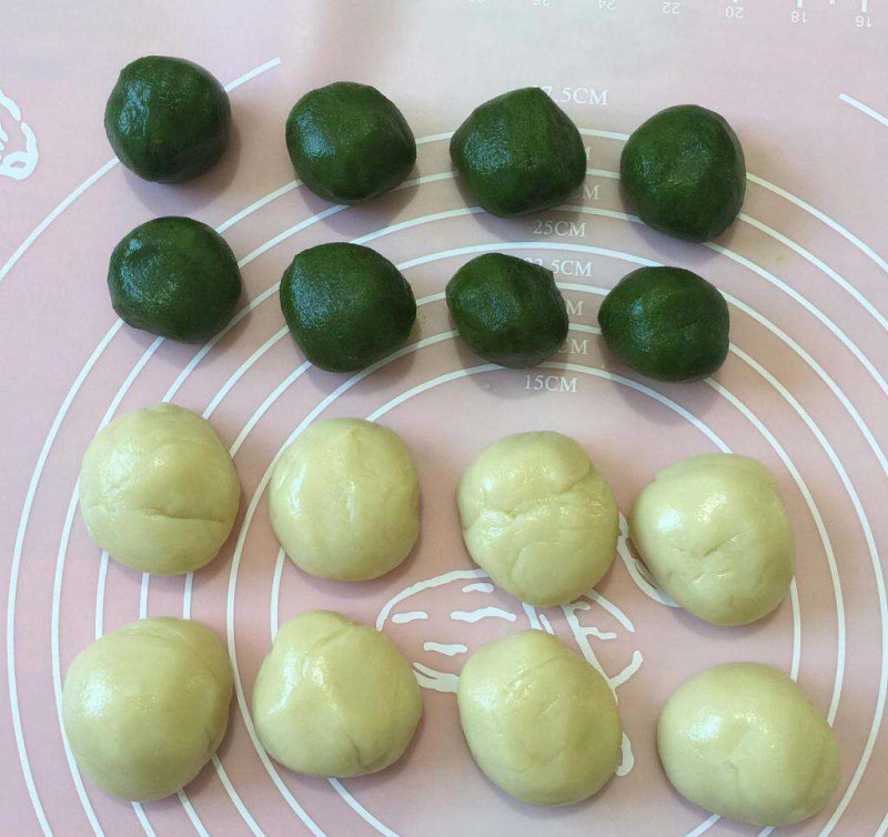 Step-by-step Instructions for Chestnut Matcha Pastry
