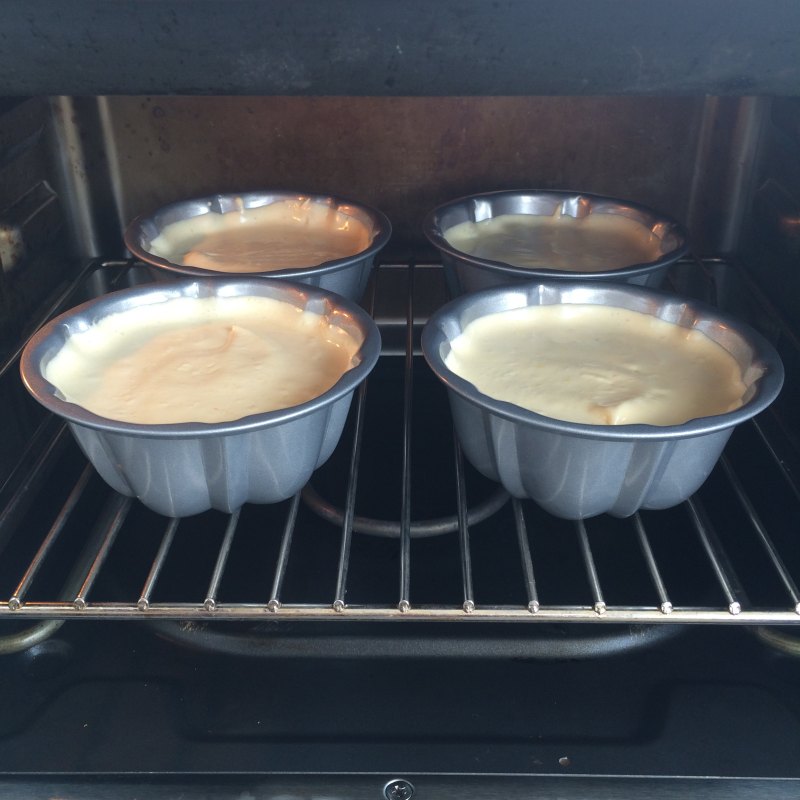 Pumpkin Cupcakes Step-by-Step