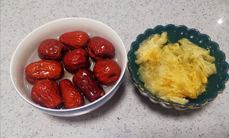 Steps for Cooking Red Date and Brown Sugar Tremella Soup