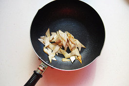 Healthier with Less Oil: Stir-Fried King Oyster Mushrooms with Preserved Garlic Cooking Steps