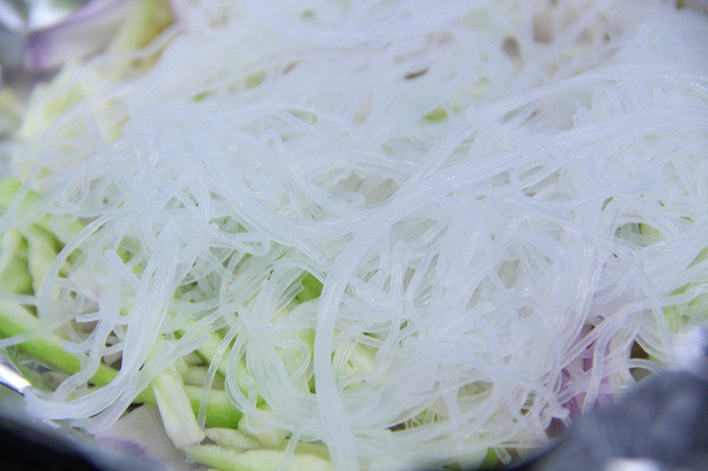 Steps for Making Grilled Clam Noodles