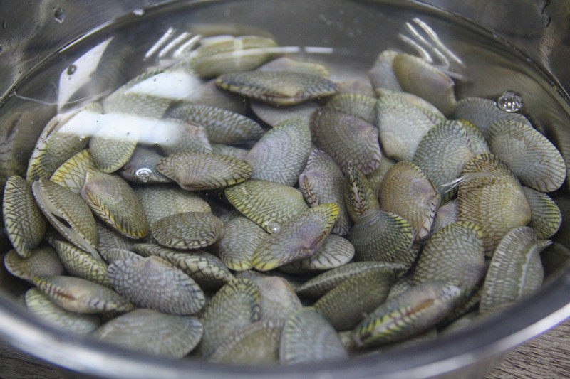 Steps for Making Grilled Clam Noodles