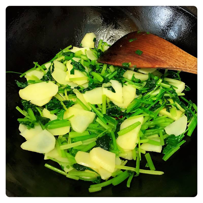 Steps to Make Celery and Potato Slices