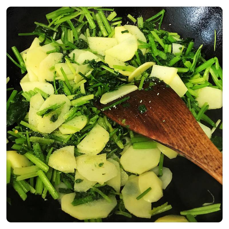 Steps to Make Celery and Potato Slices