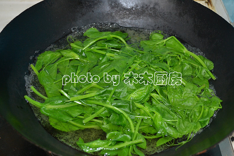 Steps for Cooking Pea Shoots with Walnuts