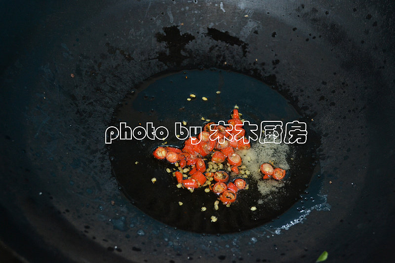 Steps for Cooking Pea Shoots with Walnuts