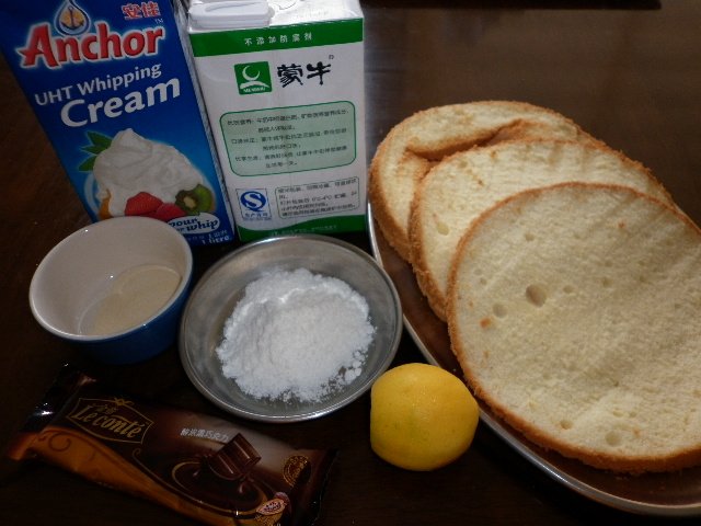 Steps to Make Strawberry Chocolate Cake