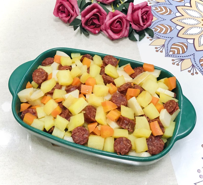 Steamed Rice Cake with Chinese Sausage and Mixed Vegetables