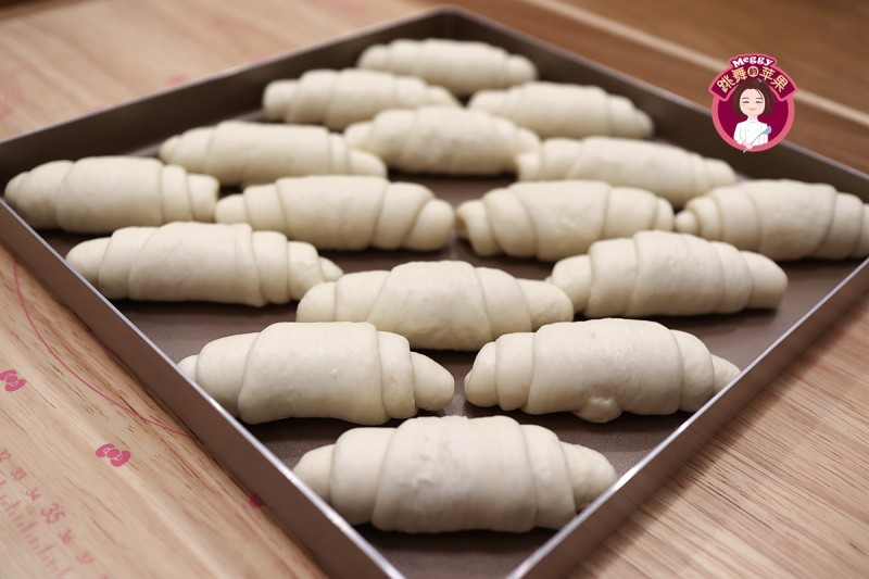 Steps for making Polish Croissant Bread