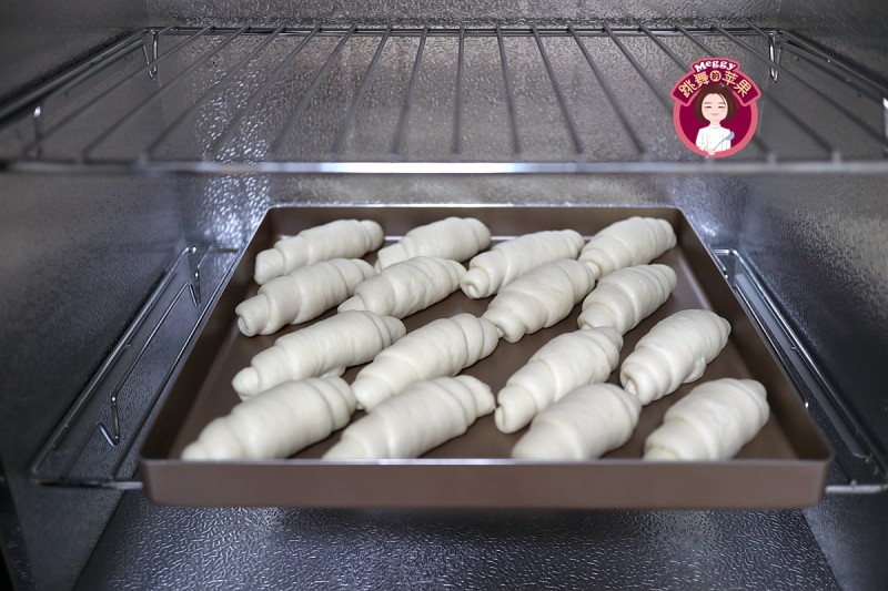 Steps for making Polish Croissant Bread