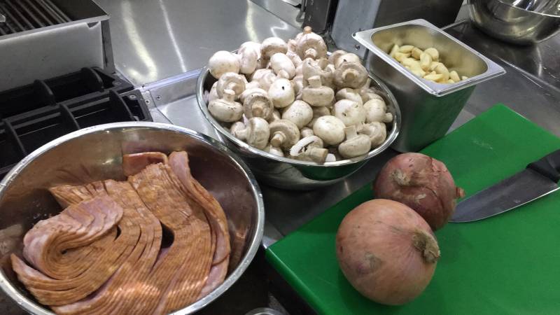 Steps for Making Creamy Mushroom Bacon Pasta