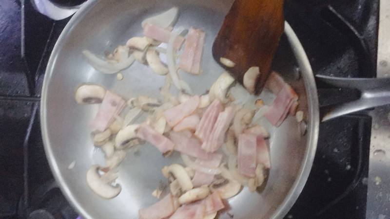 Steps for Making Creamy Mushroom Bacon Pasta