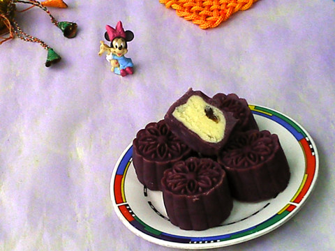 Taoshan Purple Sweet Potato Cherry Mooncake