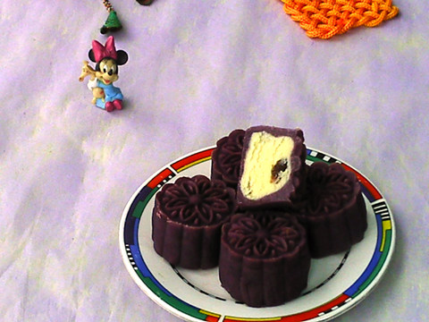 Taoshan Purple Sweet Potato Cherry Mooncake