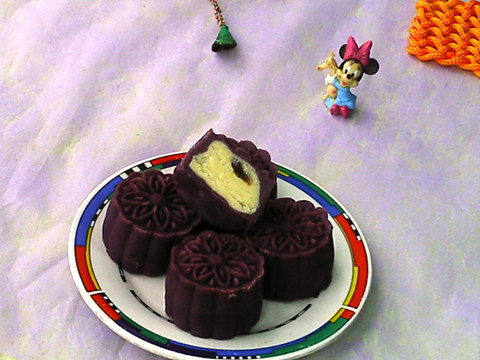 Taoshan Purple Sweet Potato Cherry Mooncake