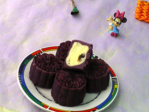 Taoshan Purple Sweet Potato Cherry Mooncake