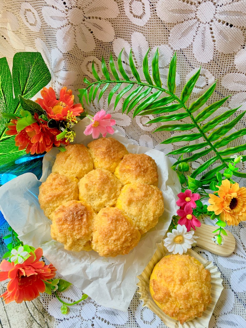 Coconut Golden Buns (Hand-Kneaded Bread)