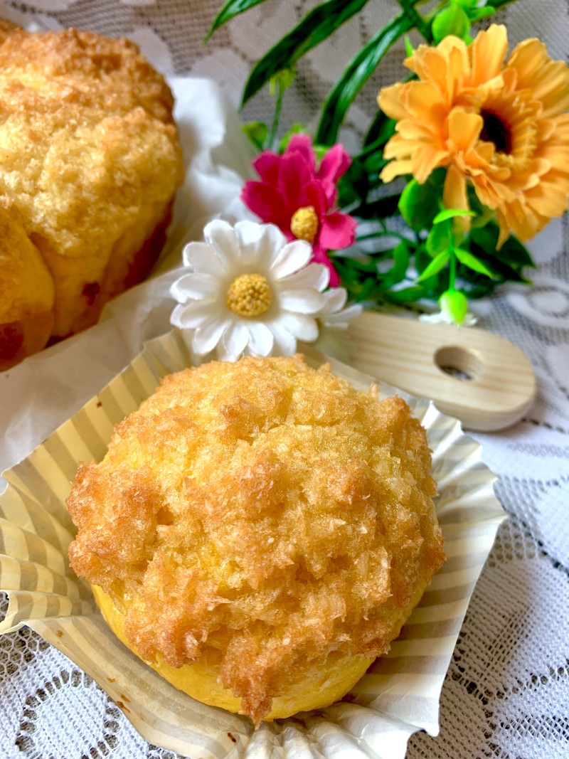 Coconut Golden Buns (Hand-Kneaded Bread)