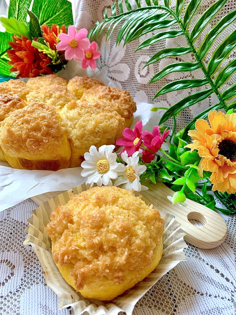 Steps for Making Coconut Golden Buns (Hand-Kneaded Bread)