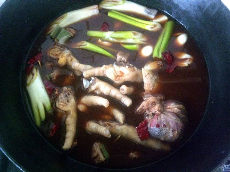 Steps to Cook Braised Chicken Feet in Brown Beef Sauce